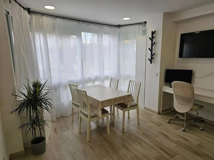 Luxury Apartment 30M From Beach Benalmádena Ισπανία